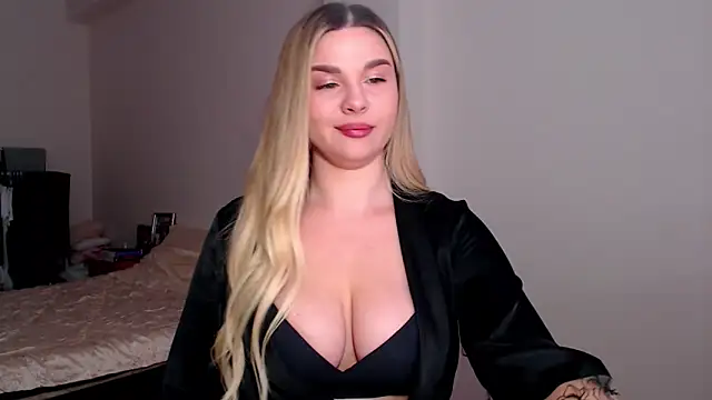 Snapshot of MiaMurMur chatting on 3, 3, 2026 MiaMurMur online show from 3, 3, 2026