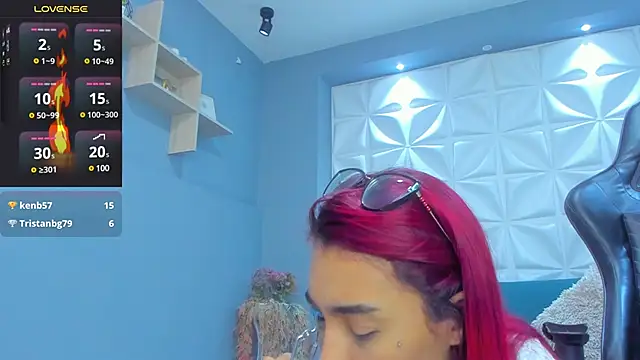 LiaWood  online show from 5, 3, 2025