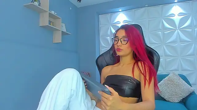 LiaWood  online show from 4, 3, 2025