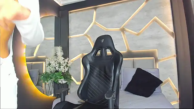 LiaWood  online show from 11, 3, 2025