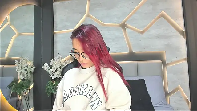 LiaWood  online show from 17, 2, 2025