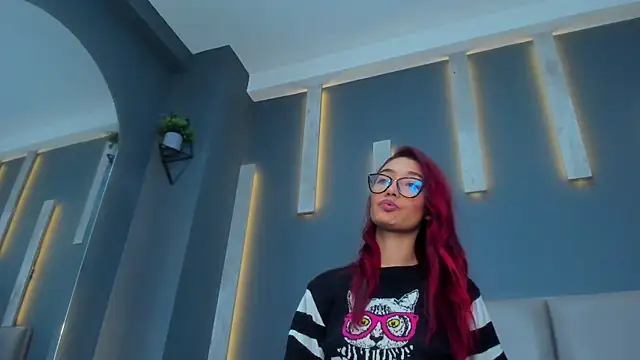 LiaWood  online show from 7, 2, 2025