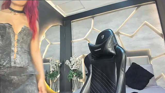 LiaWood  online show from 22, 2, 2025