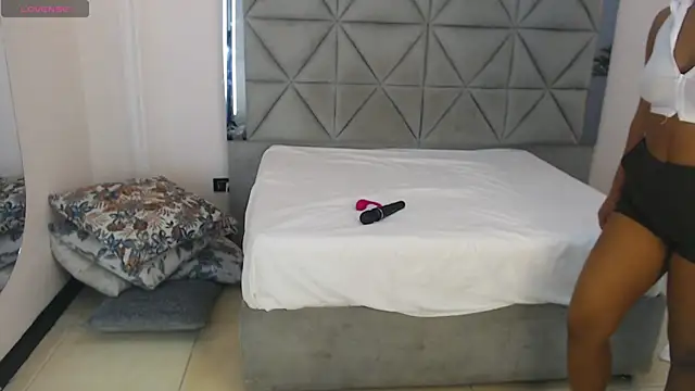 genesis moretz online show from 16, 4, 2026