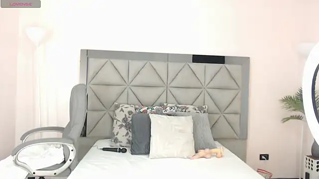 Snapshot of genesis_moretz chatting on 17, 6, 2026 genesis moretz online show from 17, 6, 2026