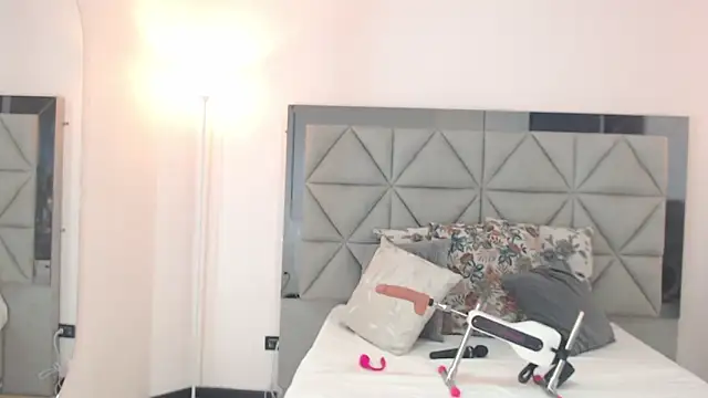 genesis moretz online show from 9, 4, 2026