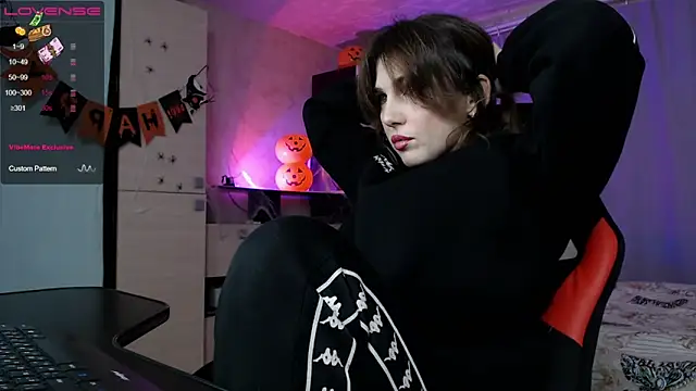 Daniela Cooperr online show from 5, 11, 2025