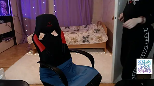 Daniela Cooperr online show from 29, 3, 2026