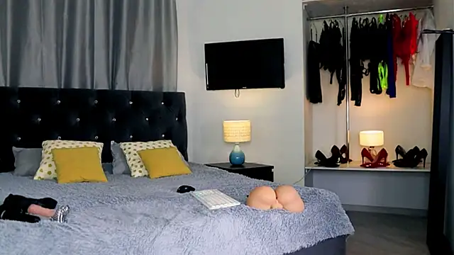 InvitingTina online show from 11, 11, 2025