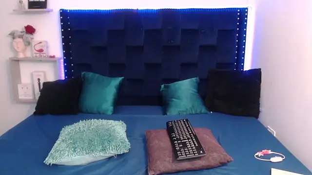 SaraApril 1 online show from 15, 3, 2025