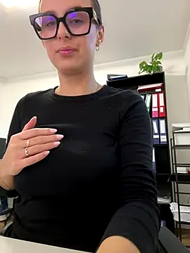 Hii Lolla online show from 1, 12, 2025