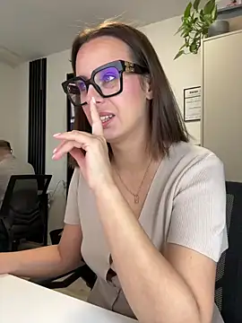 Hii Lolla online show from 6, 11, 2025