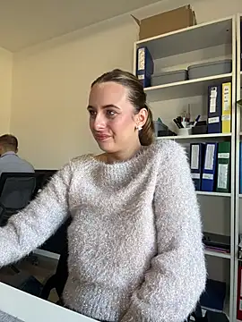 Hii Lolla online show from 2, 4, 2026