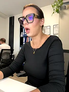 Hii Lolla online show from 3, 10, 2025