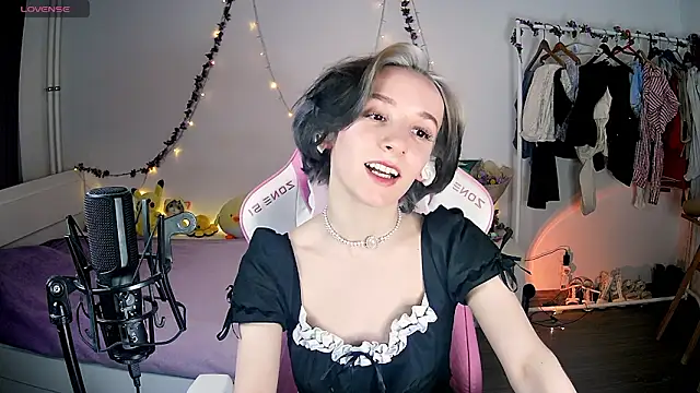 Violet Veliya online show from 2, 3, 2025