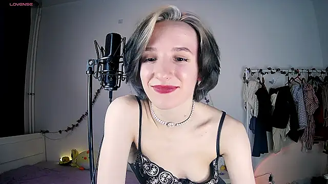 Violet Veliya online show from 28, 2, 2025