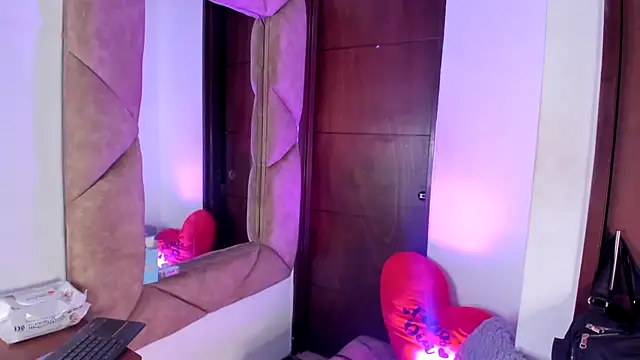 naatashamendozaa online show from 24, 9, 2025