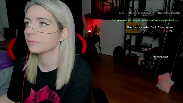 Snapshot of Lisaonthemoon chatting on 2, 2, 2026 Lisaonthemoon online show from 2, 2, 2026