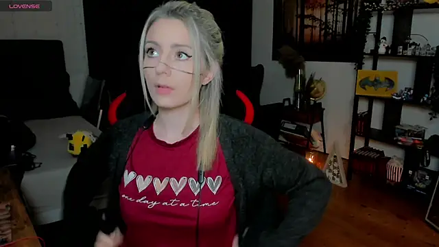 Lisaonthemoon online show from 30, 11, 2025