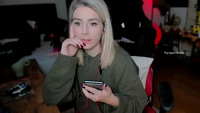 Lisaonthemoon online show from 4, 10, 2025