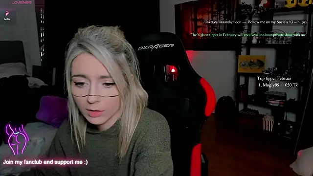 Snapshot of Lisaonthemoon chatting on 4, 2, 2026 Lisaonthemoon online show from 4, 2, 2026