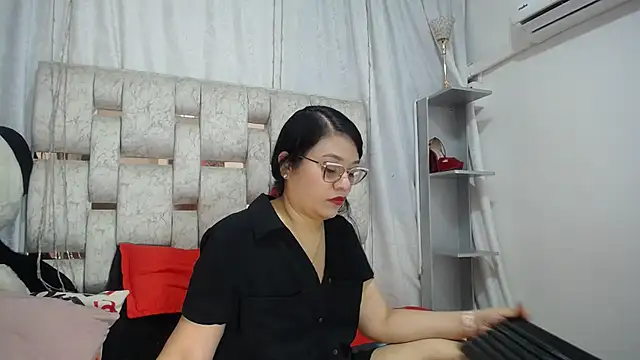 KEYRA-MILLER- online show from 28, 3, 2026