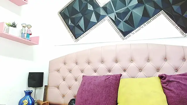 andrea safeira doll online show from 13, 4, 2026