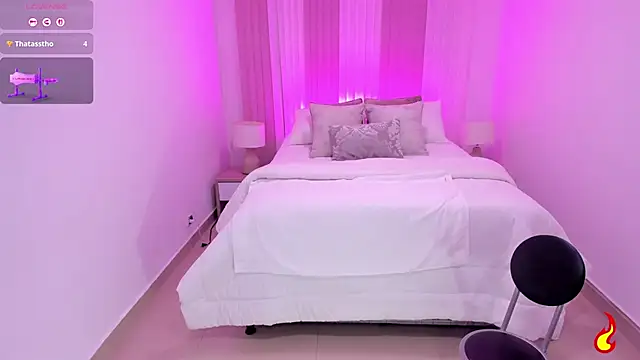 Snapshot of Leah_Grey chatting on 15, 9, 2025 Leah Grey online show from 15, 9, 2025