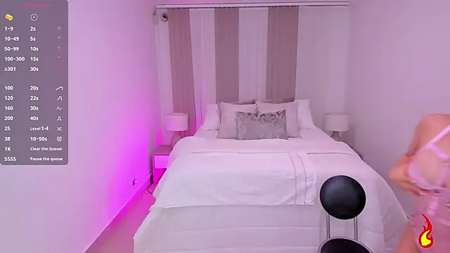 Snapshot of Leah_Grey chatting on 2, 10, 2025 Leah Grey online show from 2, 10, 2025