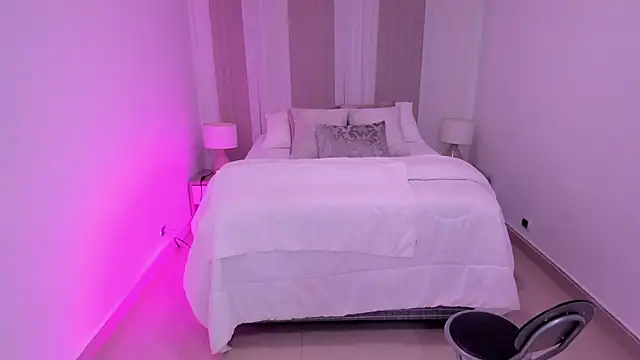 Snapshot of Leah_Grey chatting on 27, 11, 2025 Leah Grey online show from 27, 11, 2025