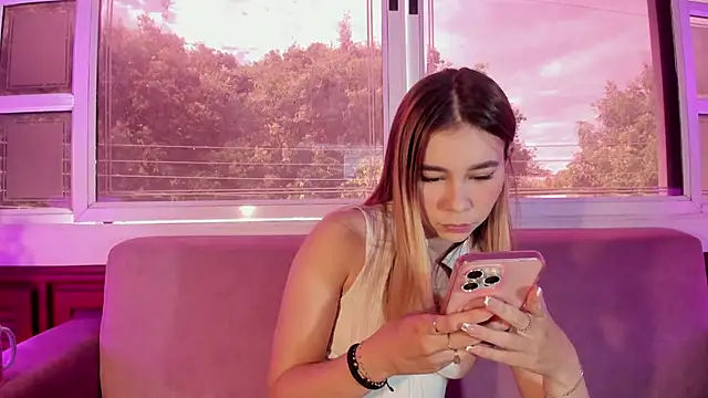 Lezy  online show from 1, 10, 2025