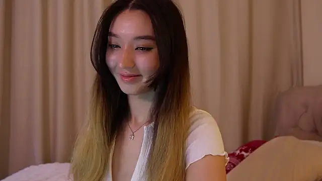 Sarasuo1 online show from 5, 1, 2025