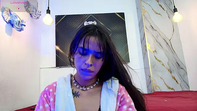 Cloeandtyfanny online show from 17, 12, 2025