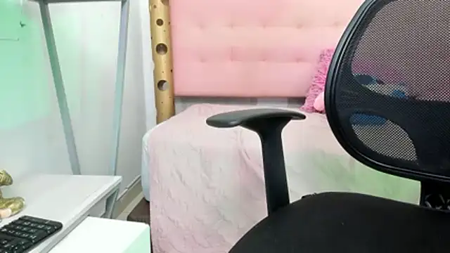 Cloeandtyfanny online show from 12, 11, 2025