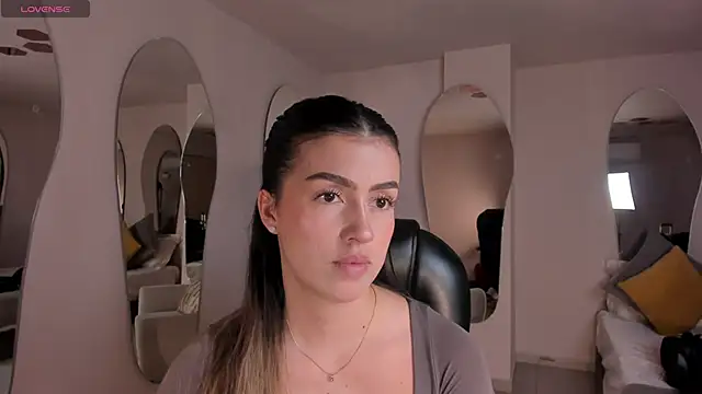 PaulinaSantos  online show from 11, 9, 2025