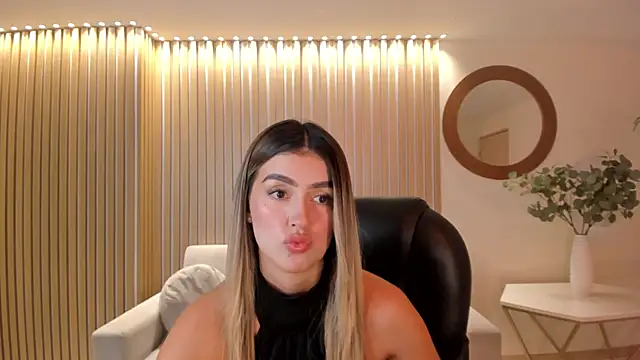 PaulinaSantos  online show from 21, 3, 2025