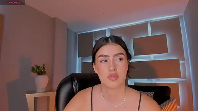 PaulinaSantos  online show from 13, 5, 2026