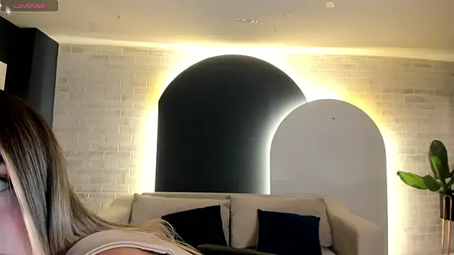 PaulinaSantos  online show from 2, 3, 2025