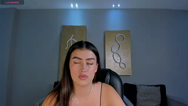 PaulinaSantos  online show from 11, 5, 2026