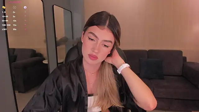 PaulinaSantos  online show from 9, 3, 2025