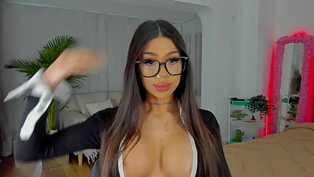 Fancy Jenn online show from 28, 2, 2025