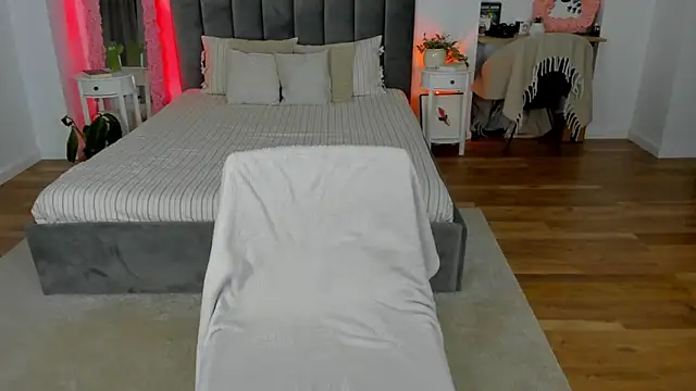 Fancy Jenn online show from 13, 11, 2025