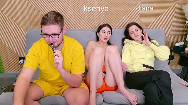 Ksenny online show from 4, 3, 2026