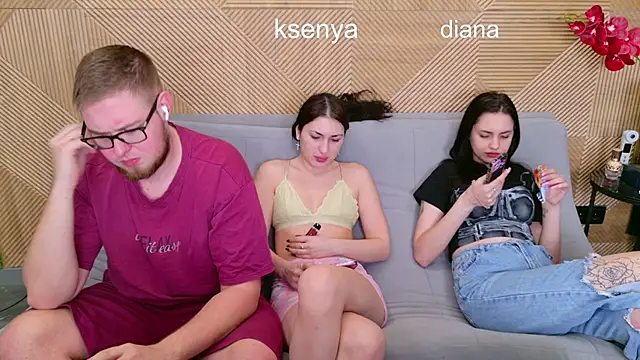 Ksenny online show from 4, 4, 2026