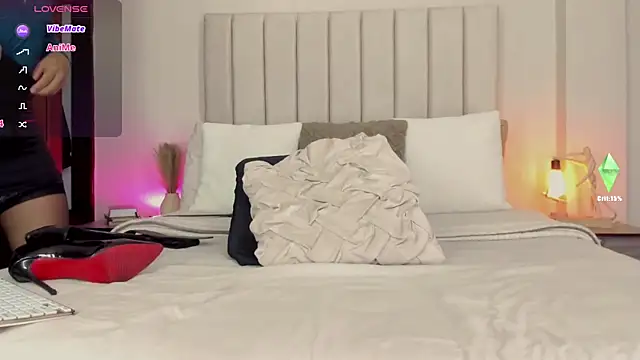 romina-brunette online show from 2, 10, 2025