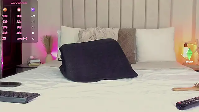 romina-brunette online show from 7, 10, 2025