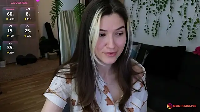 Snapshot of monikavenom chatting on 14, 5, 2026 monikavenom online show from 14, 5, 2026