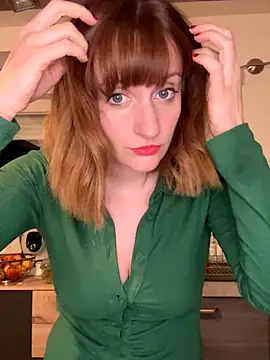 Snapshot of victoirenextdoor chatting on 9, 9, 2025 victoirenextdoor online show from 9, 9, 2025