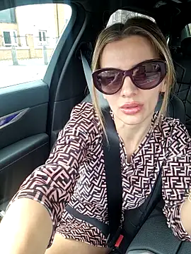 SweetMonicaUK online show from 4, 11, 2025