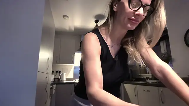 SweetMonicaUK online show from 6, 2, 2026